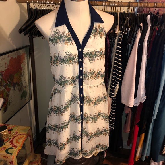 Influence Dresses & Skirts - INFLUENCE Halter spring flowers 12 large white